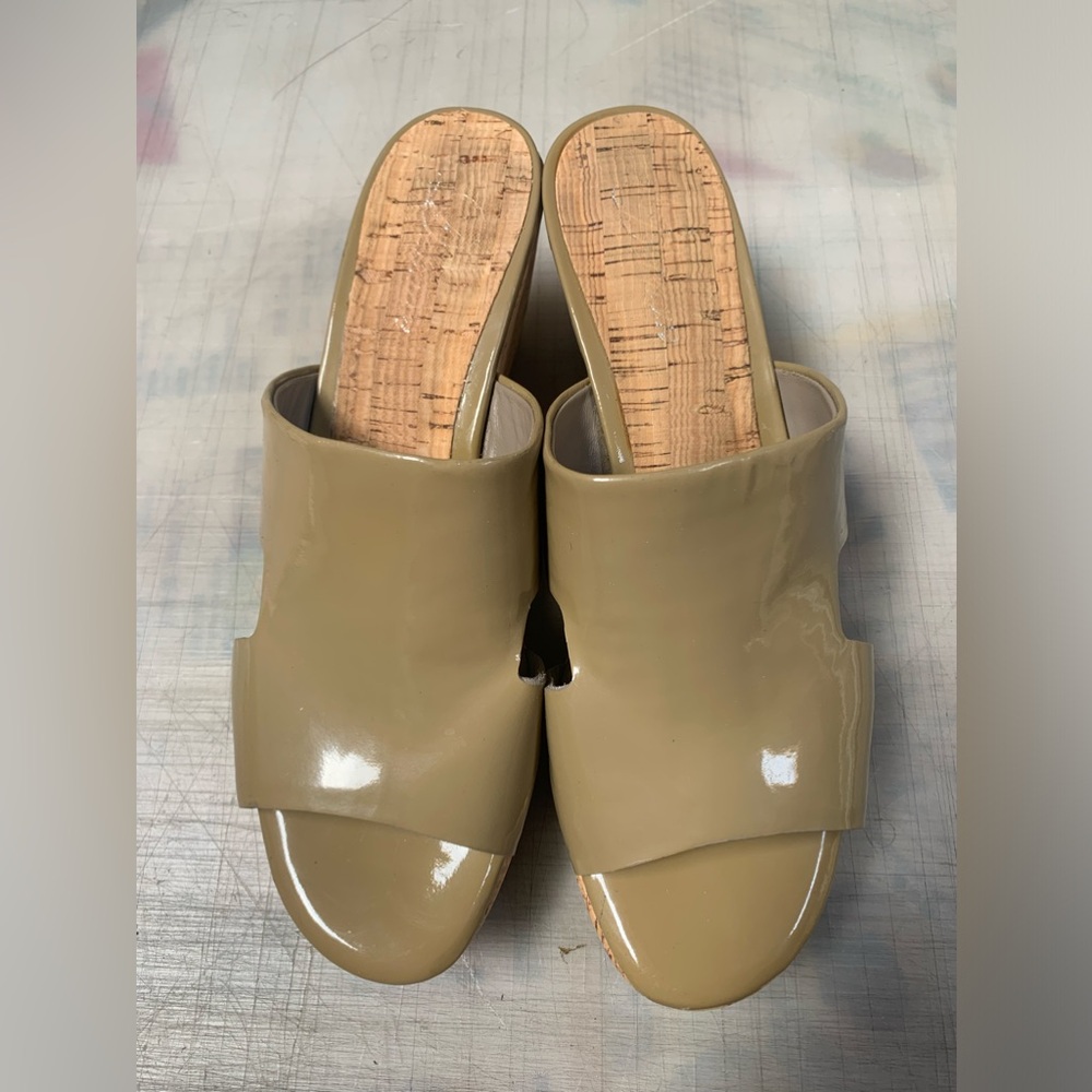 Delman Womens Patent
Leather Slide On Wedge Size 9